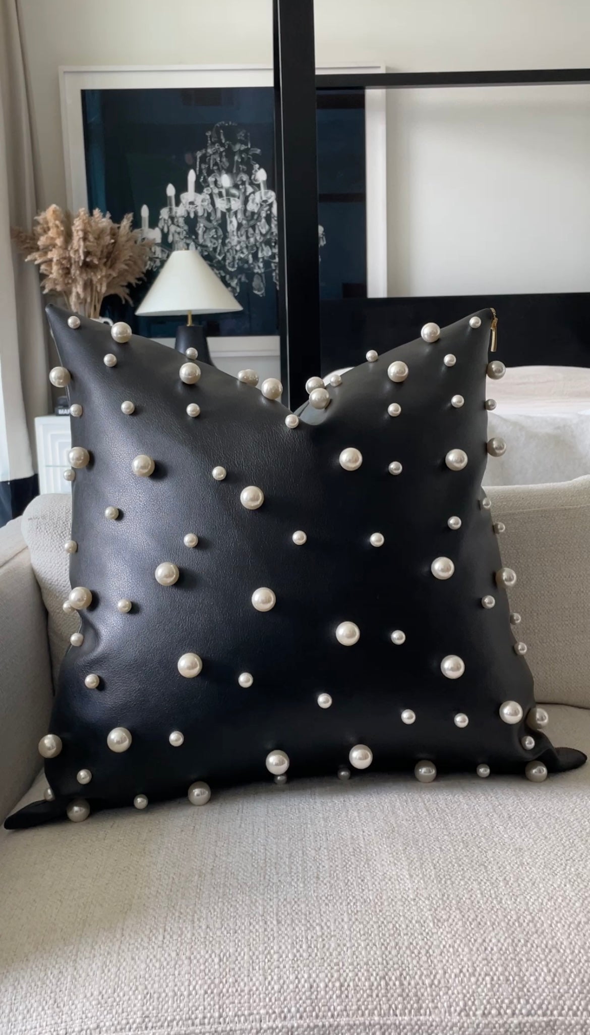 BLACK PEARL | Pearl Pillow