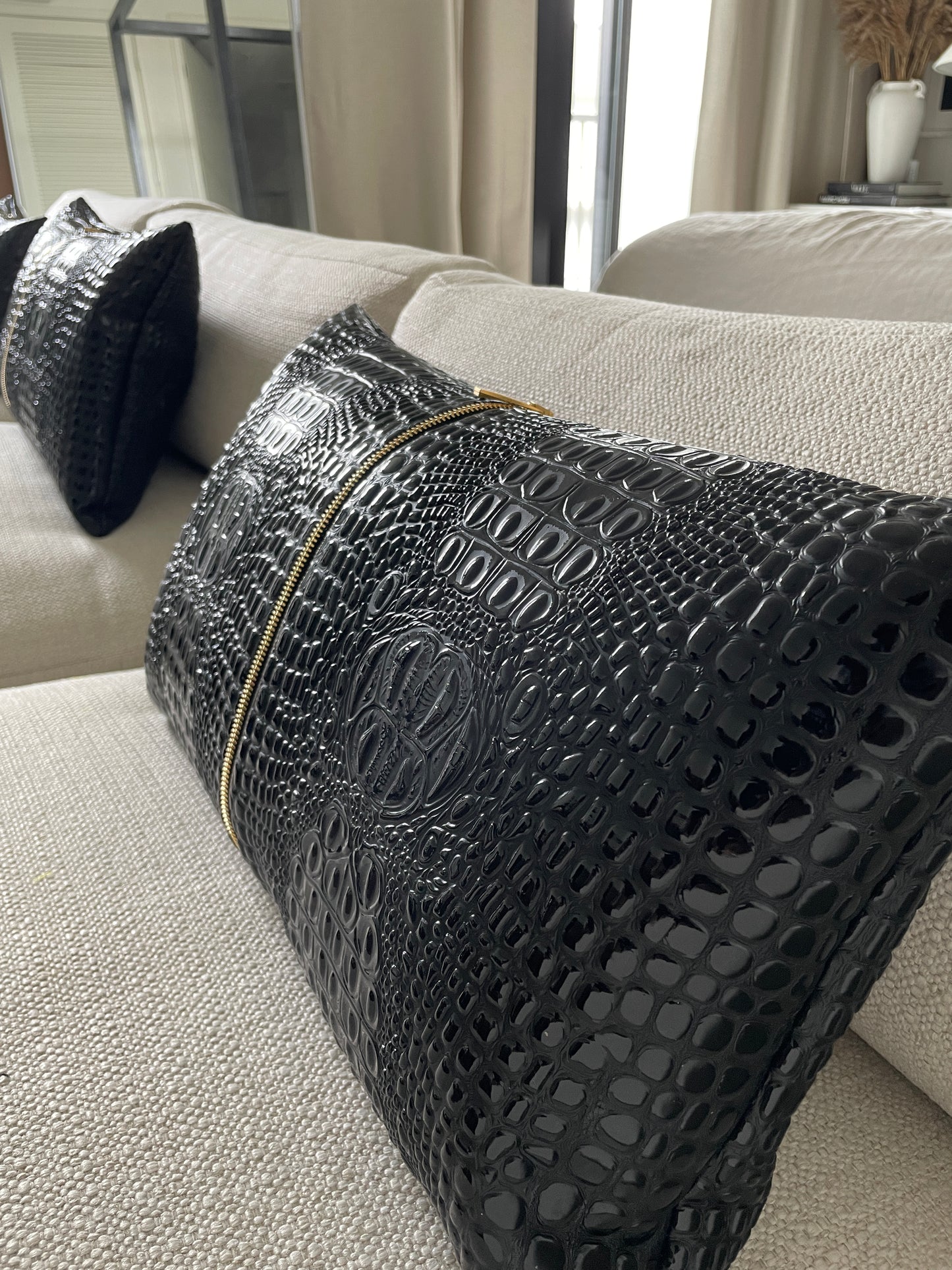 Noir Lumbar | Crocodile skin pillow
